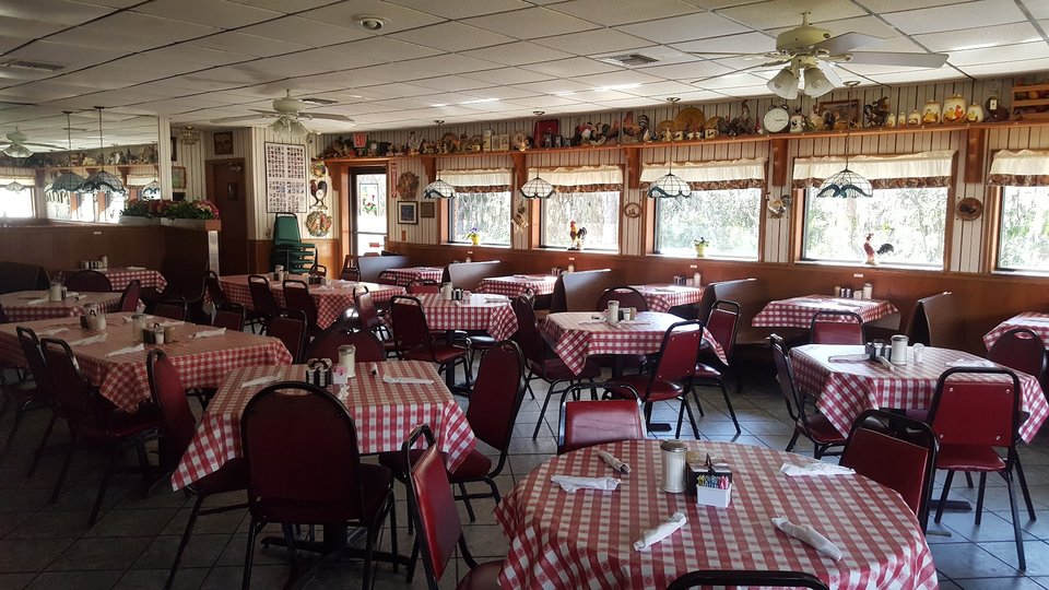 Roosters Cafe storefront in Brooksville.